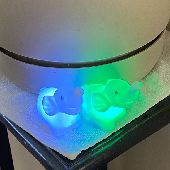 Pair of light up Elephants - Picture 4 of 15